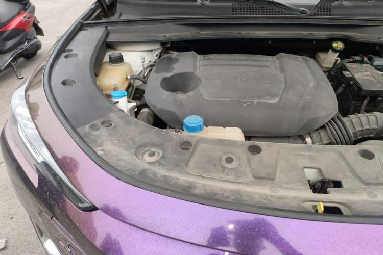 Used CHANGAN UNI-K 2021 2.0T All-Wheel Drive Prestige Version Engine Bay Right