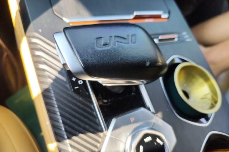 Used CHANGAN UNI-K 2021 2.0T All-Wheel Drive Prestige Version Gear Lever