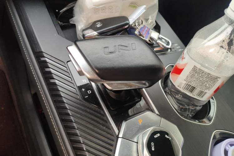 Used CHANGAN UNI-K 2021 2.0T All-Wheel Drive Prestige Version Gear Lever