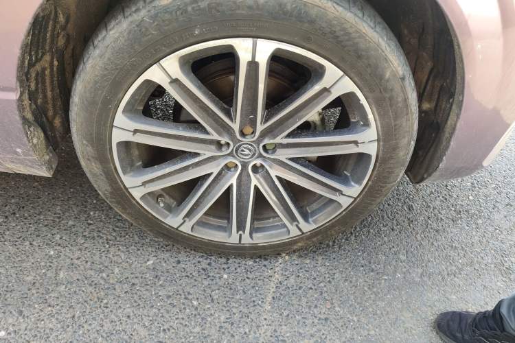 Used CHANGAN UNI-K 2021 2.0T All-Wheel Drive Prestige Version Right Front Wheel Hub