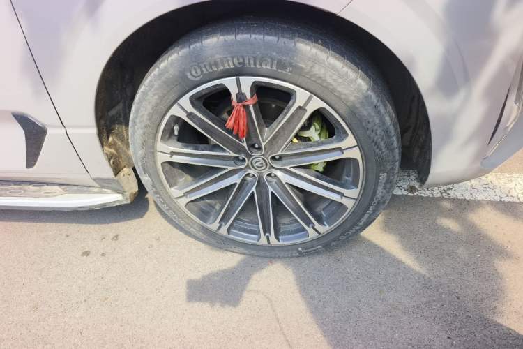 Used CHANGAN UNI-K 2021 2.0T All-Wheel Drive Prestige Version Right Front Wheel Hub