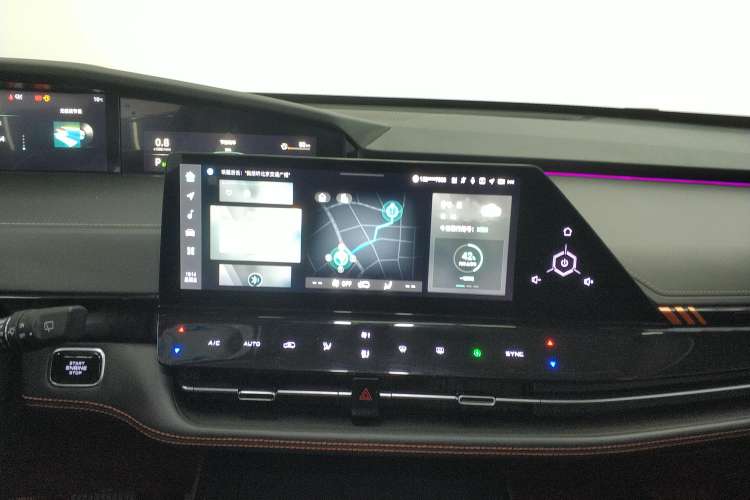 Used CHANGAN UNI-K 2021 2.0T All-Wheel Drive Prestige Version Audio And AC Panel