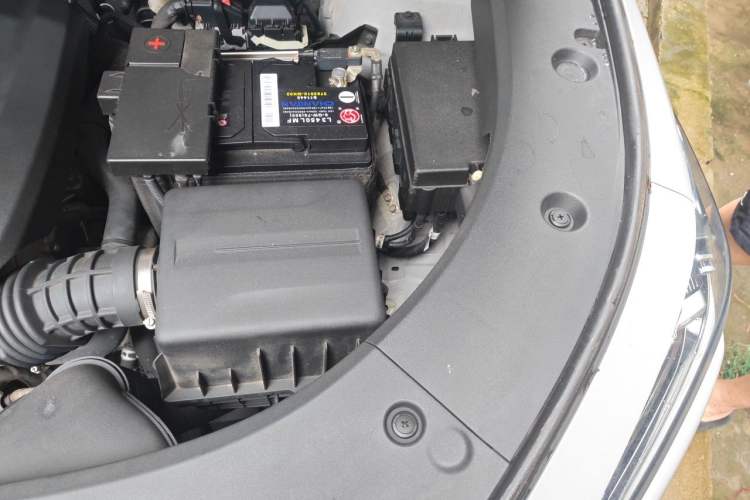 Used CHANGAN UNI-K 2021 2.0T All-Wheel Drive Prestige Version Engine Bay Left