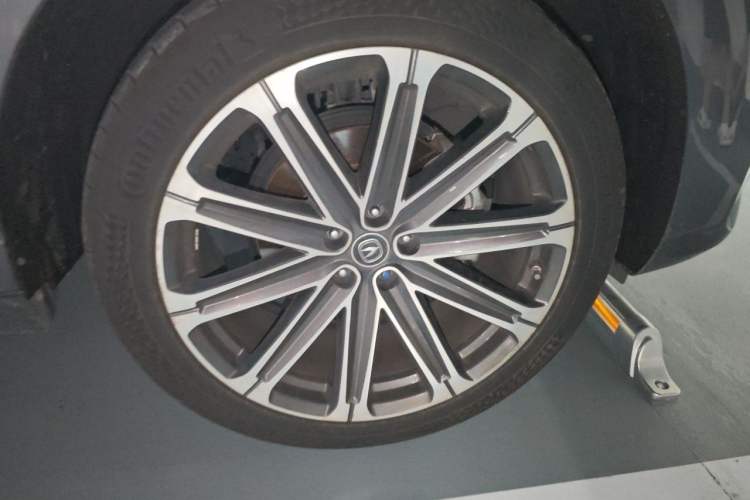 Used CHANGAN UNI-K 2021 2.0T Prestige Edition Right Front Wheel Hub