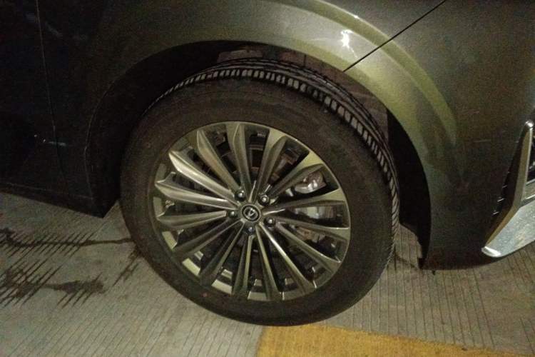 Used CHANGAN UNI-K 2021 2.0T Excellence Edition Right Front Wheel Hub
