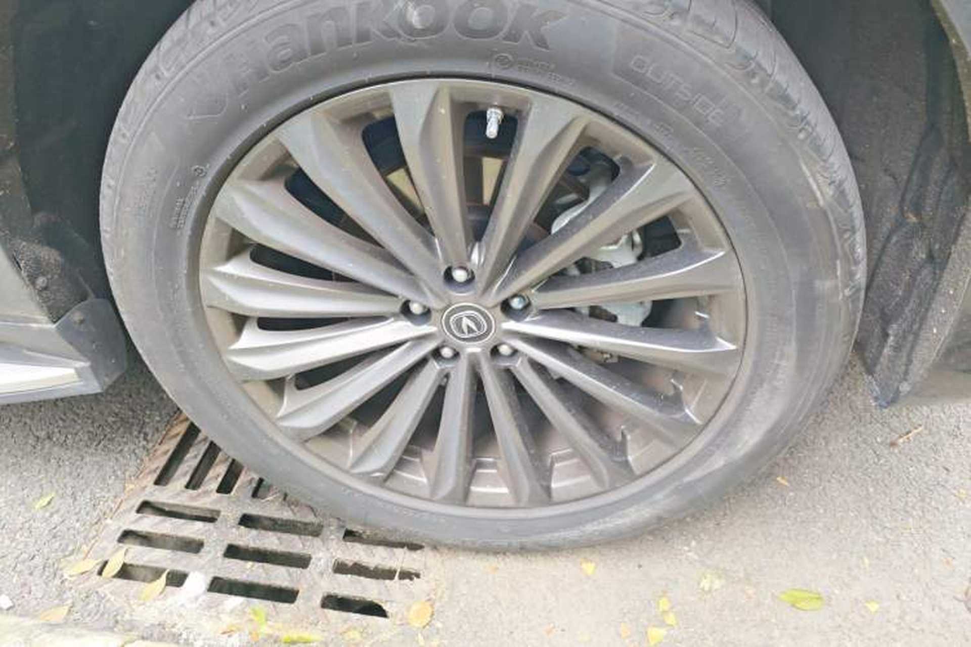 Used CHANGAN UNI-K 2021 2.0T Excellence Edition Right Front Wheel Hub