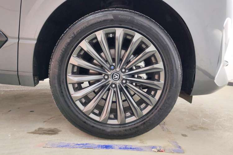 Used CHANGAN UNI-K 2021 2.0T Excellence Edition Right Front Wheel Hub