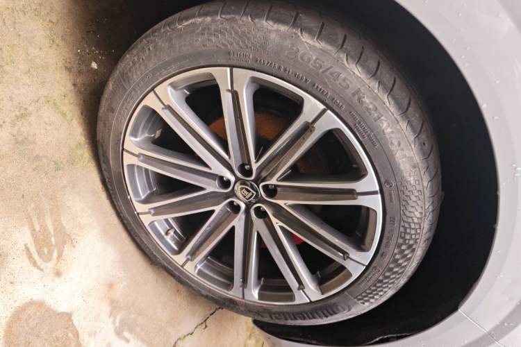 Used CHANGAN UNI-K 2021 2.0T All-Wheel Drive Prestige Version Right Front Wheel Hub