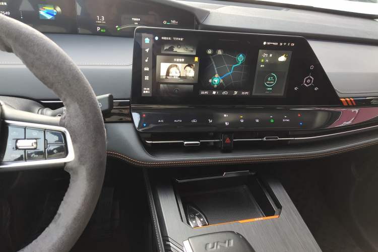 Used CHANGAN UNI-K 2021 2.0T Excellence Edition Audio And AC Panel