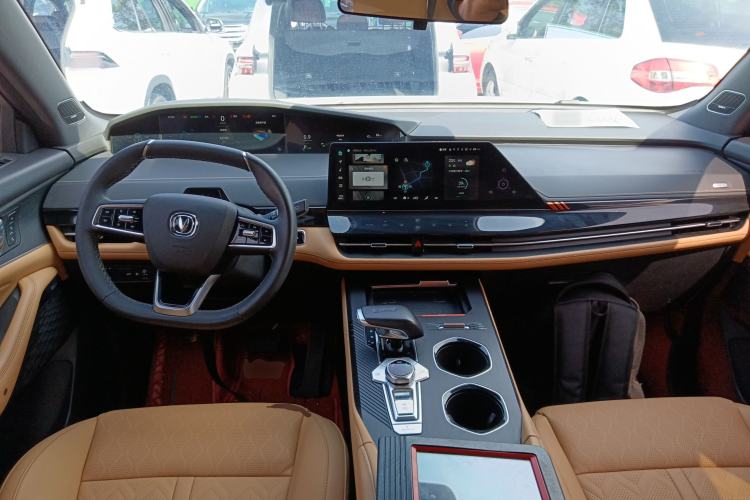 Used CHANGAN UNI-K 2021 2.0T All-Wheel Drive Prestige Version Center Console
