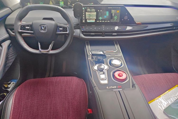 Used CHANGAN UNI-K 2021 2.0T All-Wheel Drive Prestige Version Center Console