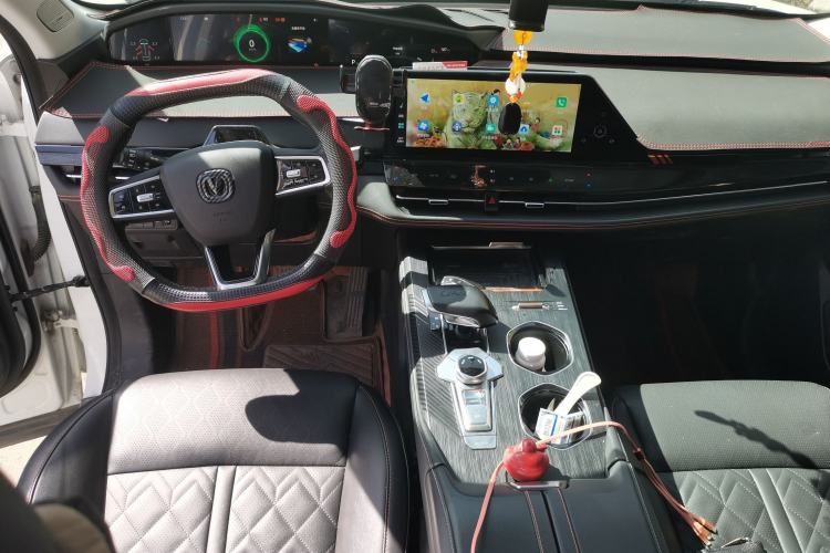 Used CHANGAN UNI-K 2021 2.0T All-Wheel Drive Prestige Version Center Console
