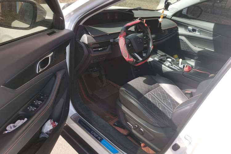 Used CHANGAN UNI-K 2021 2.0T All-Wheel Drive Prestige Version Driver Seat