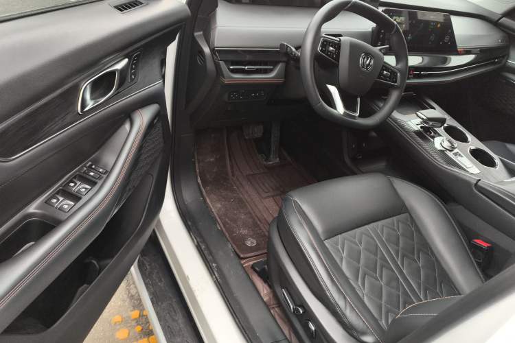 Used CHANGAN UNI-K 2021 2.0T All-Wheel Drive Prestige Version Driver Seat