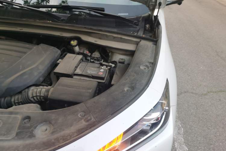 Used CHANGAN UNI-K 2021 2.0T All-Wheel Drive Prestige Version Engine Bay Left