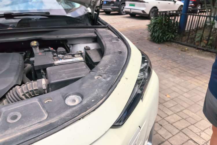 Used CHANGAN UNI-K 2021 2.0T Luxury Version Engine Bay Left