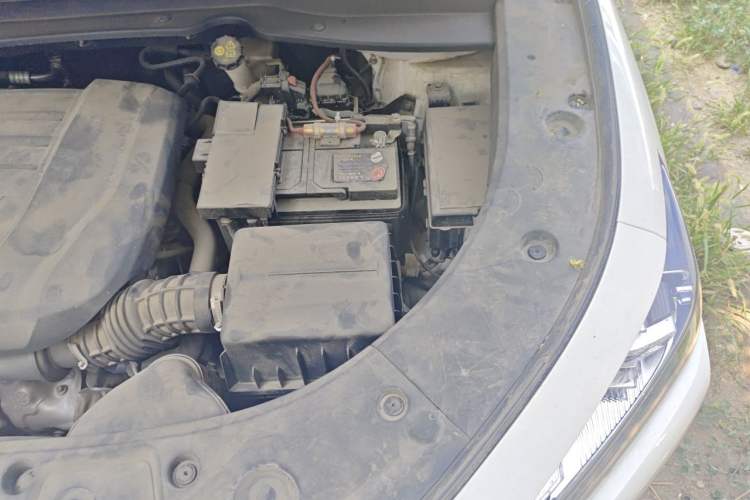 Used CHANGAN UNI-K 2021 2.0T All-Wheel Drive Prestige Version Engine Bay Left