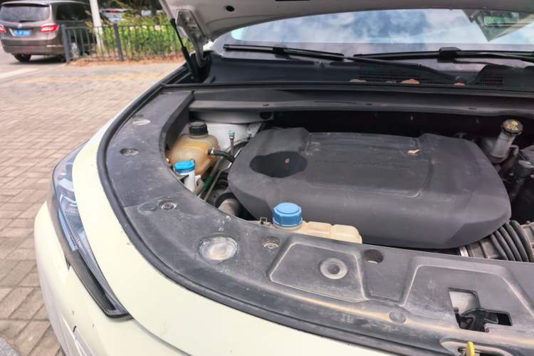 Used CHANGAN UNI-K 2021 2.0T Luxury Version Engine Bay Right