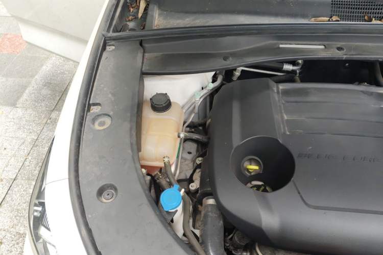 Used CHANGAN UNI-K 2021 2.0T Excellence Edition Engine Bay Right