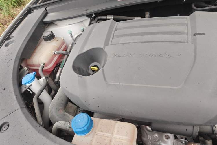 Used CHANGAN UNI-K 2021 2.0T All-Wheel Drive Prestige Version Engine Bay Right