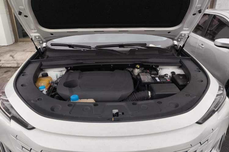Used CHANGAN UNI-K 2021 2.0T All-Wheel Drive Prestige Version Engine Bay