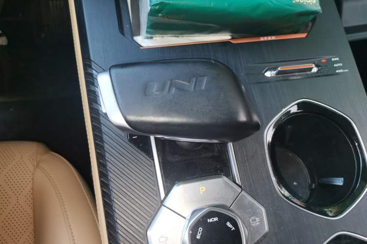 Used CHANGAN UNI-K 2021 2.0T All-Wheel Drive Prestige Version Gear Lever
