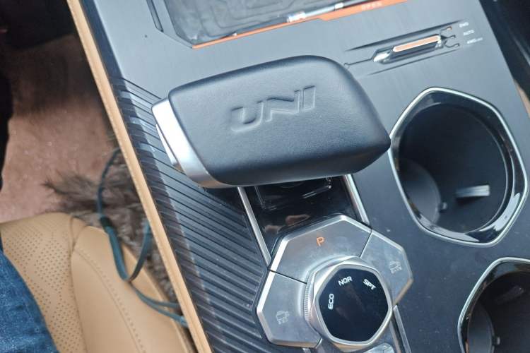 Used CHANGAN UNI-K 2021 2.0T All-Wheel Drive Prestige Version Gear Lever