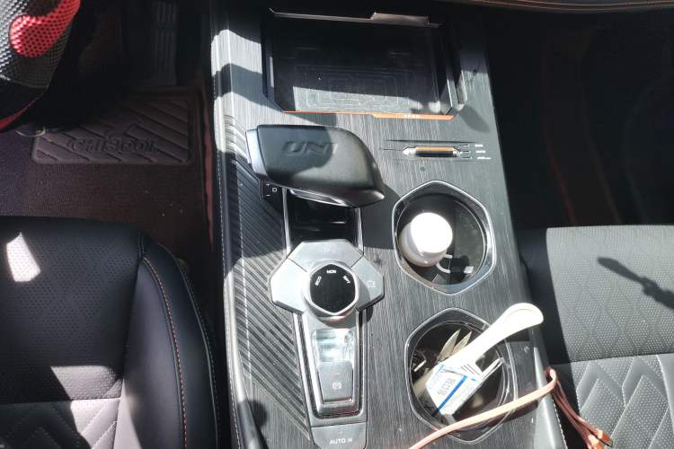 Used CHANGAN UNI-K 2021 2.0T All-Wheel Drive Prestige Version Gear Lever