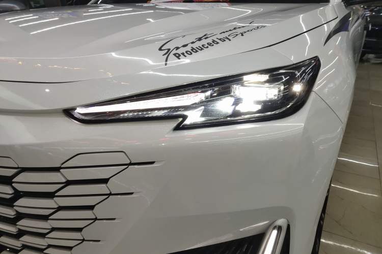 Used CHANGAN UNI-K 2021 2.0T All-Wheel Drive Prestige Version Left Front Headlight