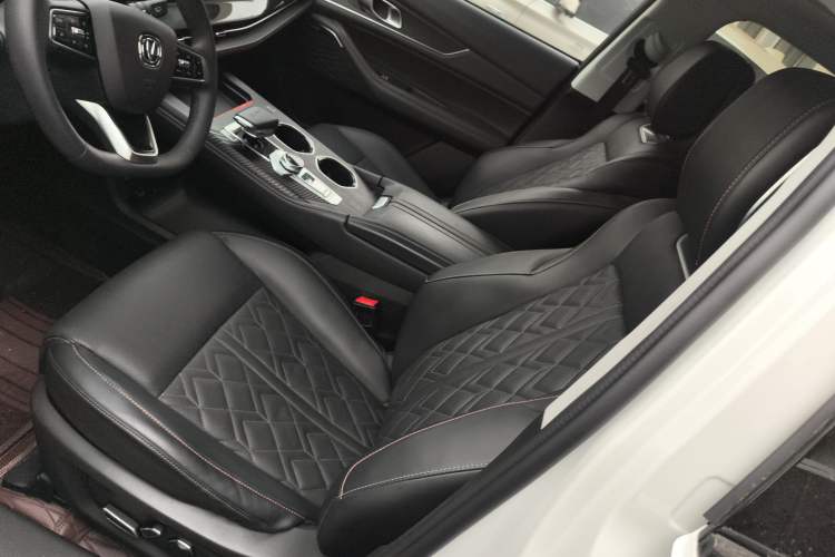 Used CHANGAN UNI-K 2021 2.0T All-Wheel Drive Prestige Version Left Front Seat