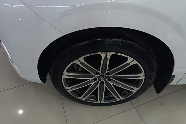 Used CHANGAN UNI-K 2021 2.0T All-Wheel Drive Prestige Version Left Front Wheel Hub