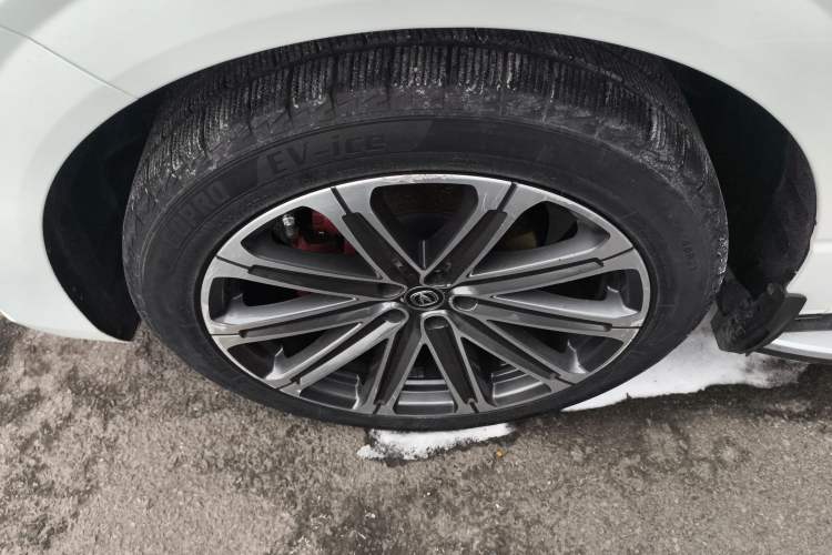 Used CHANGAN UNI-K 2021 2.0T All-Wheel Drive Prestige Version Left Front Wheel Hub