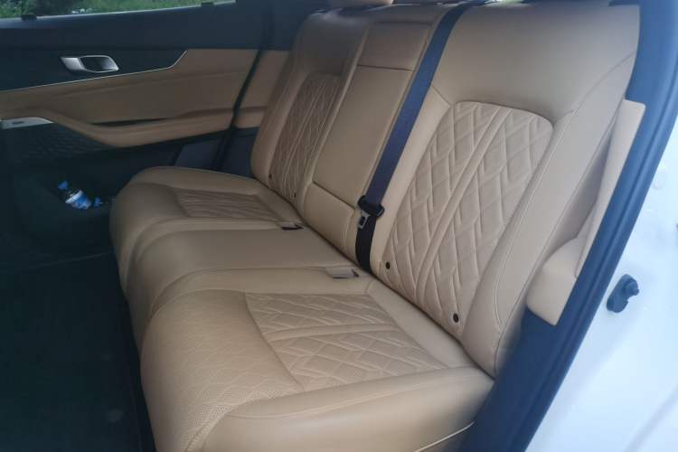 Used CHANGAN UNI-K 2021 2.0T All-Wheel Drive Prestige Version Left Rear Seat