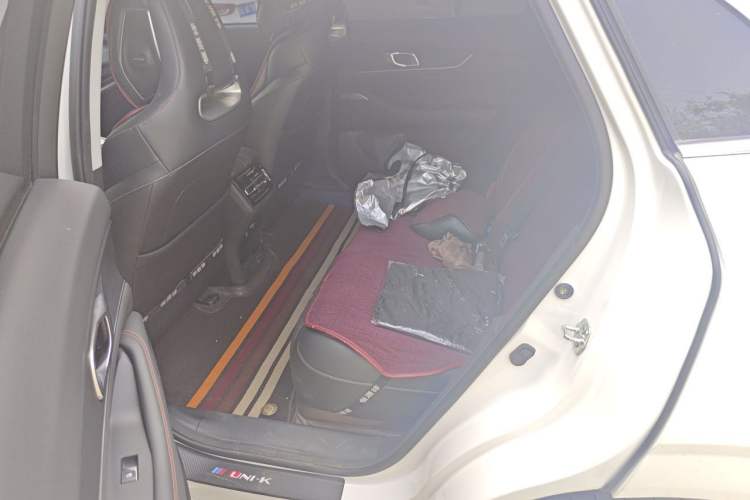 Used CHANGAN UNI-K 2021 2.0T All-Wheel Drive Prestige Version Left Rear Seat