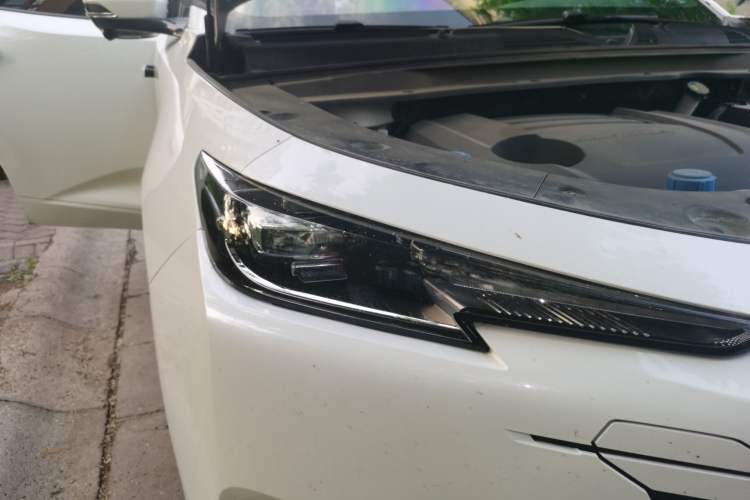 Used CHANGAN UNI-K 2021 2.0T All-Wheel Drive Prestige Version Right Front Headlight