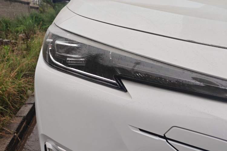 Used CHANGAN UNI-K 2021 2.0T All-Wheel Drive Prestige Version Right Front Headlight