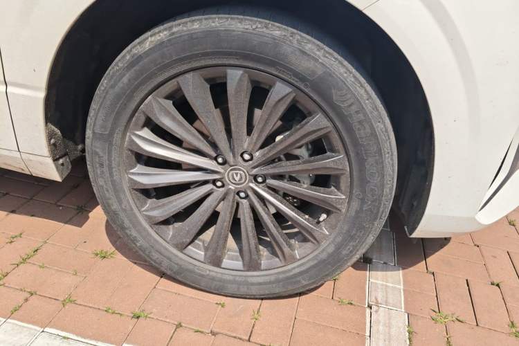 Used CHANGAN UNI-K 2021 2.0T Excellence Edition Right Front Wheel Hub