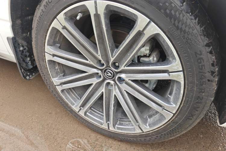 Used CHANGAN UNI-K 2021 2.0T All-Wheel Drive Prestige Version Right Front Wheel Hub
