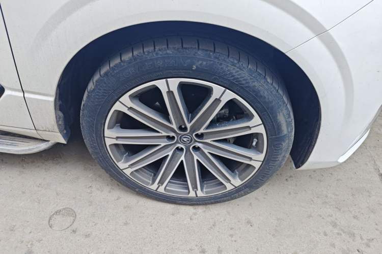 Used CHANGAN UNI-K 2021 2.0T All-Wheel Drive Prestige Version Right Front Wheel Hub