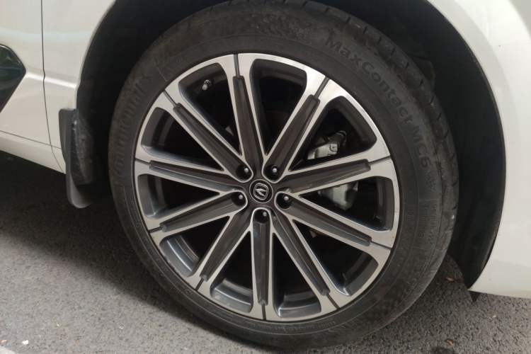 Used CHANGAN UNI-K 2021 2.0T Prestige Edition Right Front Wheel Hub