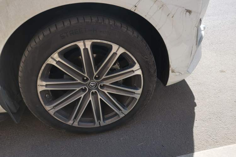 Used CHANGAN UNI-K 2021 2.0T All-Wheel Drive Prestige Version Right Front Wheel Hub