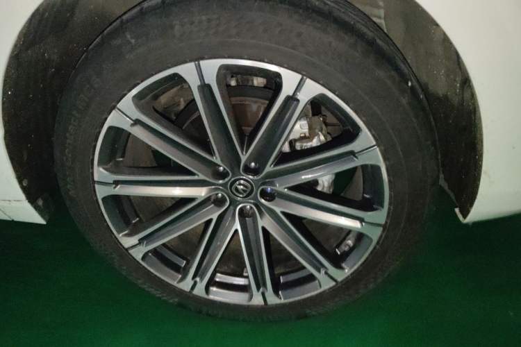 Used CHANGAN UNI-K 2021 2.0T Prestige Edition Right Front Wheel Hub