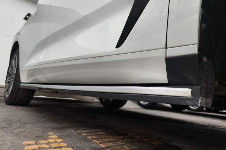 Used CHANGAN UNI-K 2021 2.0T All-Wheel Drive Prestige Version Right Side Sill