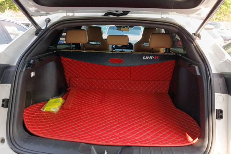 Used CHANGAN UNI-K 2021 2.0T All-Wheel Drive Prestige Version Trunk