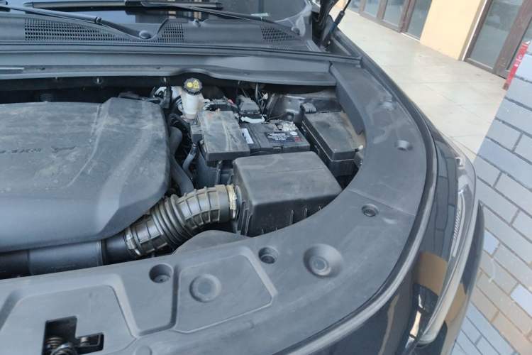 Used CHANGAN UNI-K 2023 2.0T Two-Wheel Drive Enjoyment Version Engine Bay Left