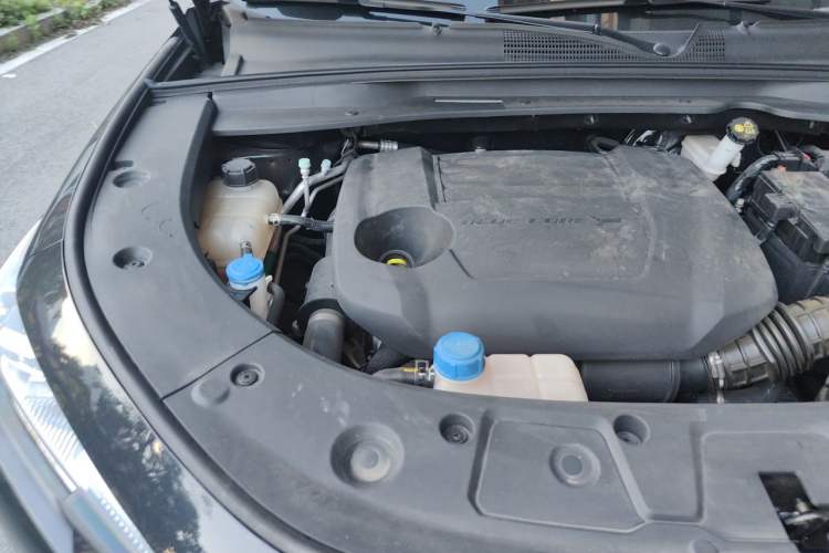Used CHANGAN UNI-K 2023 2.0T Two-Wheel Drive Enjoyment Version Engine Bay Right