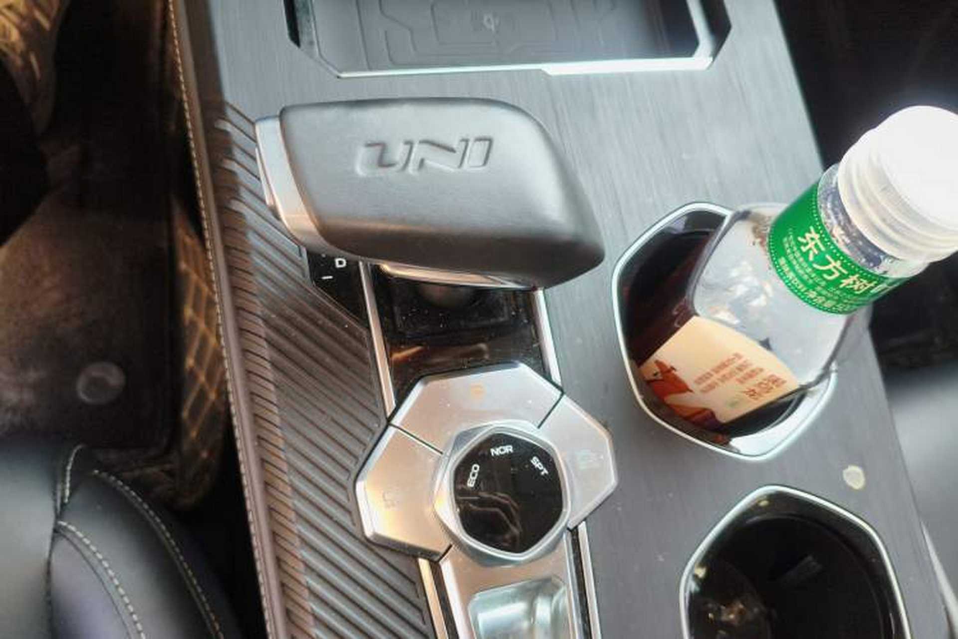 Used CHANGAN UNI-K 2023 2.0T Two-Wheel Drive YueShang Trim Gear Lever
