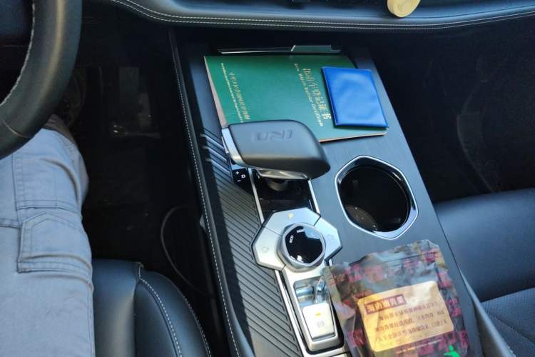 Used CHANGAN UNI-K 2023 2.0T Two-Wheel Drive Enjoyment Version Gear Lever