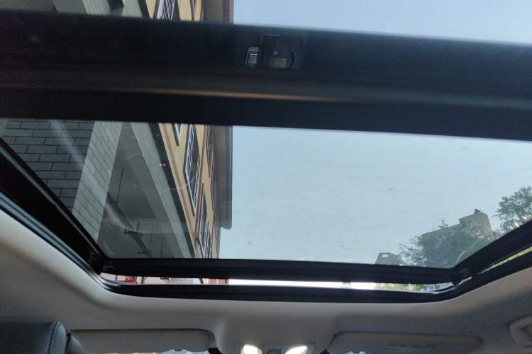 Used CHANGAN UNI-K 2023 2.0T Two-Wheel Drive Enjoyment Version Headliner