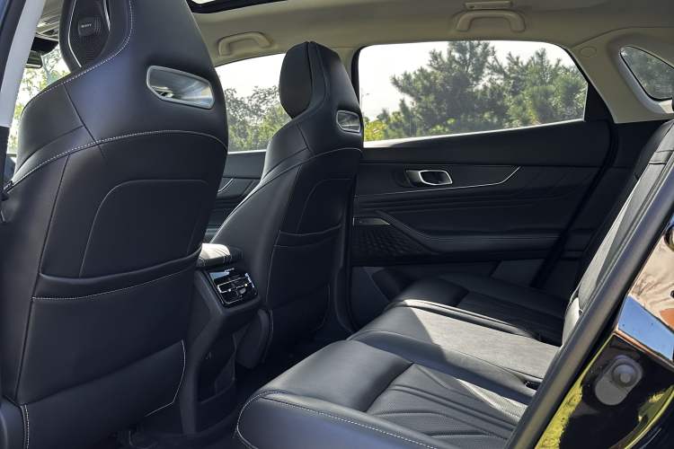 Used CHANGAN UNI-K 2023 2.0T Two-Wheel Drive Enjoyment Version Interior 1